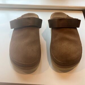 Ugg golden star clog size 8 color chestnut